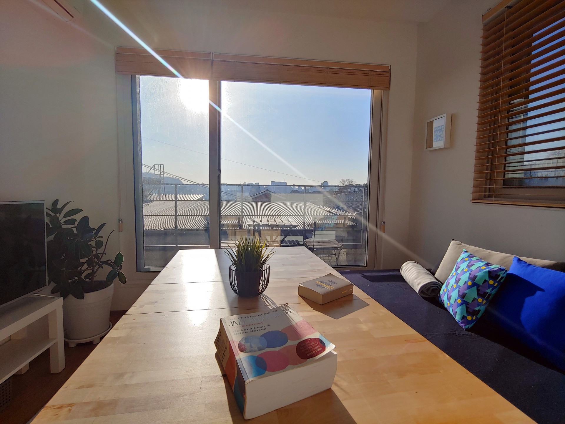 Large rooftop with panorama city view!